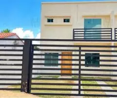 Dúplex de dos plantas de 110 m2 en Villa Elisa (cerca de Sol De América)