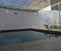 2 casas de 200 m2 en un terreno de 585 m2 en Mariano Roque Alonso