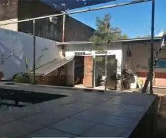 2 casas de 200 m2 en un terreno de 585 m2 en Mariano Roque Alonso - 11