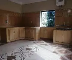 Tres pisos casa de 320 m2 en Mariano Roque Alonso