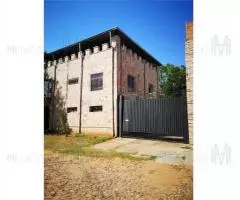 Tres pisos casa de 320 m2 en Mariano Roque Alonso