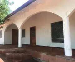 Casa 200 m2 en Trinidad (Itapúa) terreno 0,8 ha
