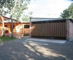 Casa 280 m2 + 180m2 en la ciudad de Atyrá (Cordillera) terreno 0,56 ha - 3
