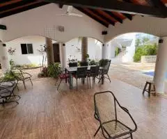 Complejo de casas de 500 m2 en un terreno de 1,2 ha en Caacupé (Cordillera)