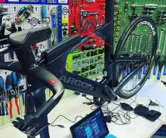 Servicio profesional y reparación de bicicletas.