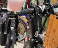Servicio profesional y reparación de bicicletas.