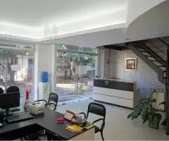 Edificio de 5 pisos de 965 m2 en un terreno de 360 m2 en Tembetary (Asunción)