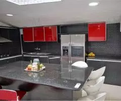 Edificio de 5 pisos de 965 m2 en un terreno de 360 m2 en Tembetary (Asunción)