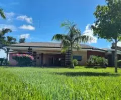 Casa de 500 m2 en un terreno de 1 hectárea en Hohenau (Itapúa)