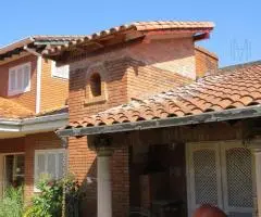 En venta hermosa casa de 5 dormitorios / Garage para 2 vehículos