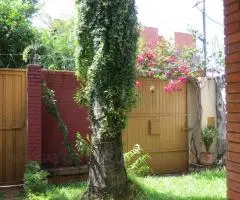 En venta hermosa casa de 5 dormitorios / Garage para 2 vehículos