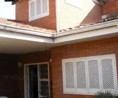 En venta hermosa casa de 5 dormitorios / Garage para 2 vehículos