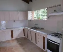En venta hermosa casa de 5 dormitorios / Garage para 2 vehículos - 9
