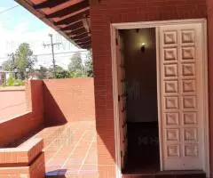 Venta de Hermosa casa 7 ambientes c/ Estacionamiento p/ 3 vehículos - 6