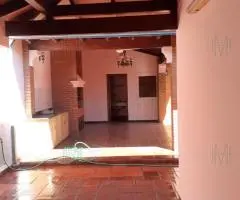 Venta de Hermosa casa 7 ambientes c/ Estacionamiento p/ 3 vehículos - 11