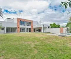 Casa-residencia en 780 m2 en Barrio Parque de Yacht (Lambare) - 6