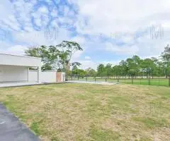 Casa-residencia en 780 m2 en Barrio Parque de Yacht (Lambare) - 14