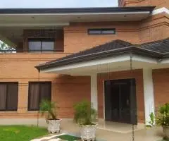 Dos casas - 270 m2 + 120 m2 en un terreno de 1860 m2 en Hohenau (Itapúa)