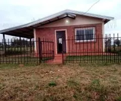 Casa de 36 m2 en un terreno de 384 m2 en Hohenau (Itapúa)