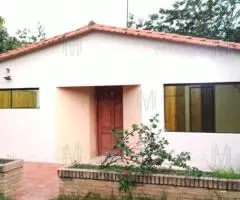 Casa de 4 dormitorios en un terreno de 900 m2 en Atyrá (Cordillera)