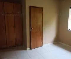 Casa de 4 dormitorios en un terreno de 900 m2 en Atyrá (Cordillera)