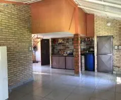 Casa de 3 dormitorios en un terreno de 0,5 hectáreas en Escobar (Paraguarí)