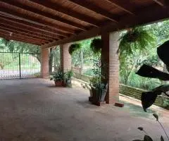 Casa de 307 m2 en un terreno de 1827 m2 en Trinidad (Itapúa)