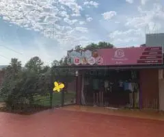 Casa con tienda de 180 m2 en terreno de 360 m2 en Obligado (Itapúa)