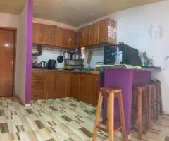 Casa con tienda de 180 m2 en terreno de 360 m2 en Obligado (Itapúa)