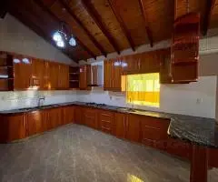 Residencia ubicada a pocos pasos de la Ruta  N° 1.