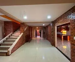 Residencia ubicada a pocos pasos de la Ruta  N° 1.
