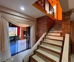 Residencia ubicada a pocos pasos de la Ruta  N° 1.