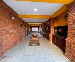 Residencia ubicada a pocos pasos de la Ruta  N° 1.