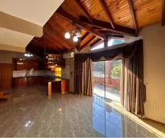 Residencia ubicada a pocos pasos de la Ruta  N° 1. - 6