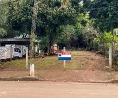 Terreno ubicado frente a la costanera del barrio Mboi Ka’e.
