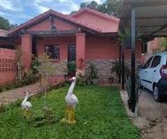 Dos casas ubicadas en el Barrio San Isidro de Encarnación.