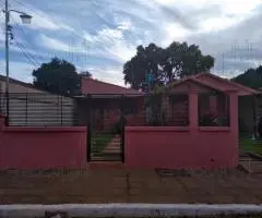 Dos casas ubicadas en el Barrio San Isidro de Encarnación.