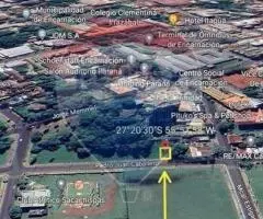 Terreno céntrico con ubicación estratégica.