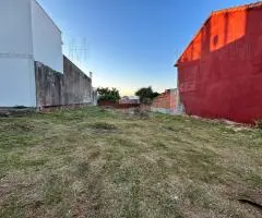 Terreno ubicado en un Barrio residencial de la ciudad de Encarnación