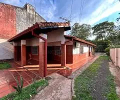 ¡Casa en VENTA ubicada en pleno centro de la ciudad de Encarnación!