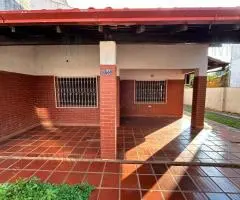 ¡Casa en VENTA ubicada en pleno centro de la ciudad de Encarnación!