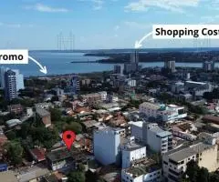 Casa con locales comerciales en pleno centro de Encarnación