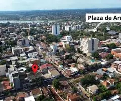 Casa con locales comerciales en pleno centro de Encarnación